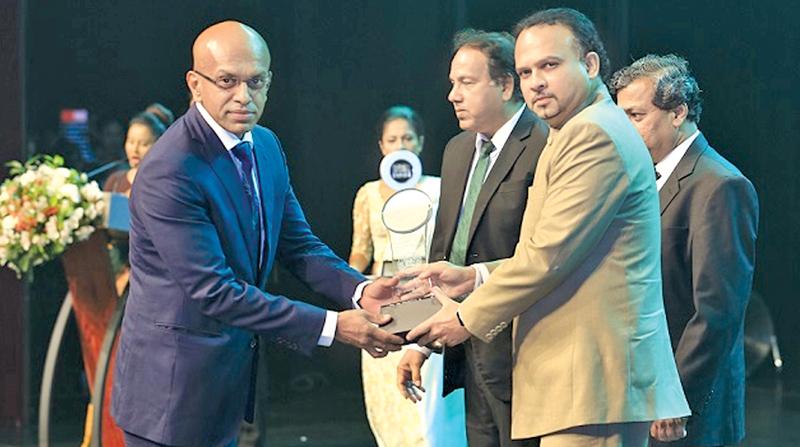 Managing Director, Empire Teas, Lushantha de Silva receives an award from Minister of Plantation Industries, Navin Dissanayake    