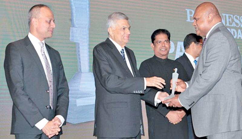 CEO Ajit Gunawardena receives the award from Prime Minister Ranil Wickremesinghe