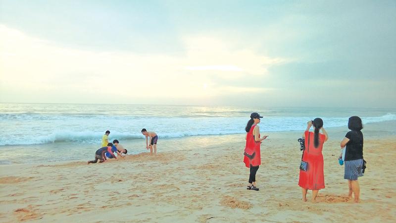 Chinese tourists enjoy the sunset in the Koggala beach. Sri Lanka’s inbound tourism segment has also been growing steadily every year since 2009, reaching an all-time high record of 2.1 million at the end of 2017. This is the first time that tourist arrivals crossed the two million mark. (Pic: Chandani Jayatilleke) 