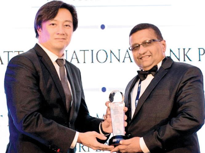 HNB Senior Manager, Development Banking, Vishwanath Gunawardena receives the award for Most Innovative Microfinance Bank in Sri Lanka at the recently concluded International Finance Magazine Awards (IFM) 2017 in Singapore.    