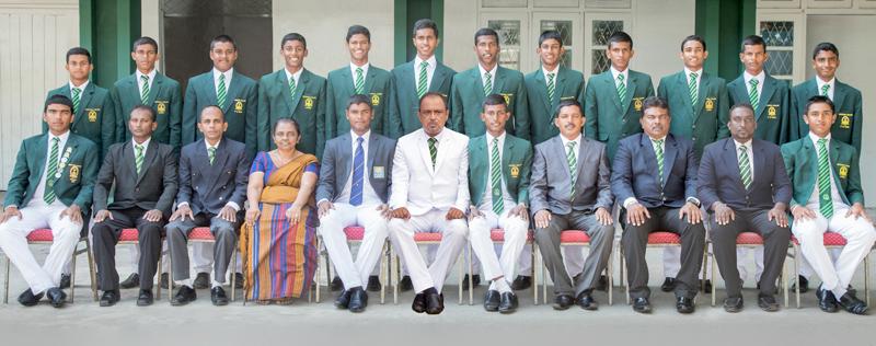 Isipathana squad seated from left: Sanjula AbeyAbeywickrama, Santha de Alwis (Coach), Waruna Senanayake (MIC), Kalyani Dissanayake (Vice Principal), Ayana Siriwardene (Captain), Premasiri Epa (Principl), Sanjula Bandara Illangantilleke (Vice Captain), Sanath Illeperuma (POG), Chaminda Hathurusinghe (Head Coach), W.S.C. Pemasiri (POG), Leshan Amarasinghe Standing from left: Ashan Gunewardene, K.A. Madushika Sandaruwan, Thevinda Dickwella, Anupama Herath, Dinath Dissanayake, Menura Perera, Khaliq Amath, Esha