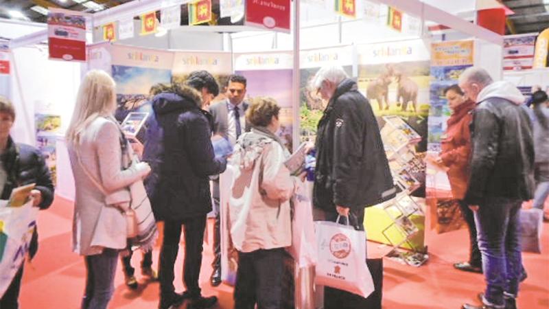 The enthusistic crowd at the Sri Lanka stall