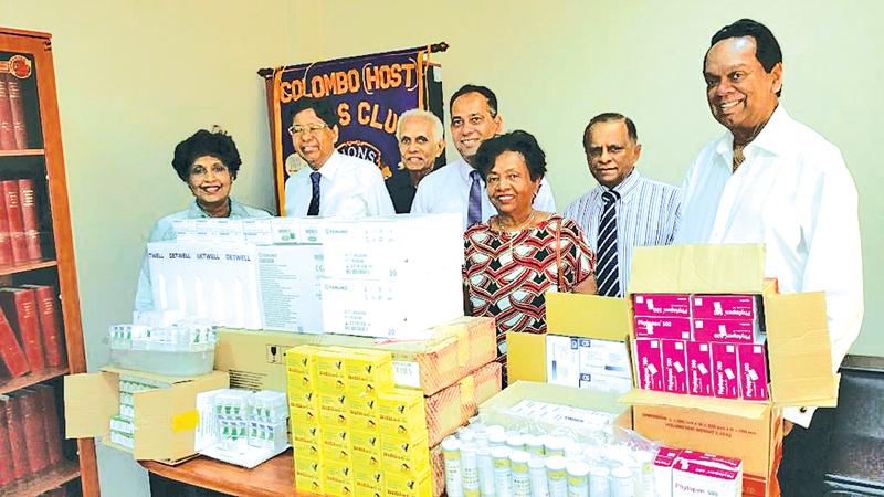 (From left) : Lion Lady Hiranya Jayalath (Project Chairperson), Lion Sepala Amarasuriya, Lion Sisira Jayalath, Dr. Lasika Seneviratne (President SLMANA), Dr. Sirima Hethumuni (SLMANA) and Dr.Lareef Idroos (SLMANA)  