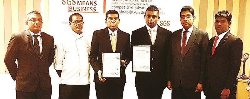 Kanchana Thilakaratne – Director of Kandyan Arts Residency upon receiving the certification flanked by (from his immediate right) Chaminda Yapa Bandara – Manager, A.S Dissanayake – Executive Chef along with other staff and officials