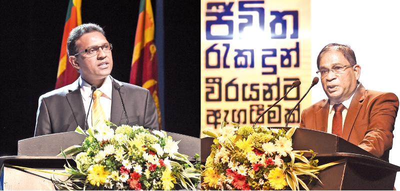 Jude Fernando, Director of Janashakthi Insurance PLC (left) and Kasun Chandraratne, Founder / President of the Foundation of Civilian Bravery Sri Lanka   