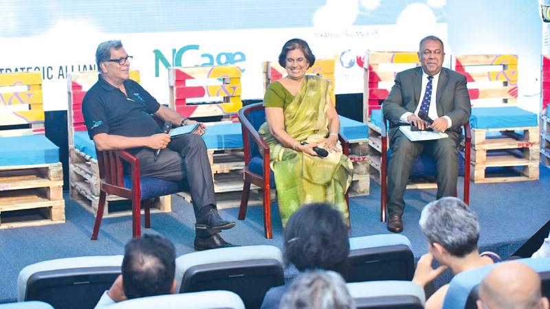 Guests of honour, former President Chandrika Bandaranaike Kumaratunga and Finance and Media Minister  Mangala Samarweera.   