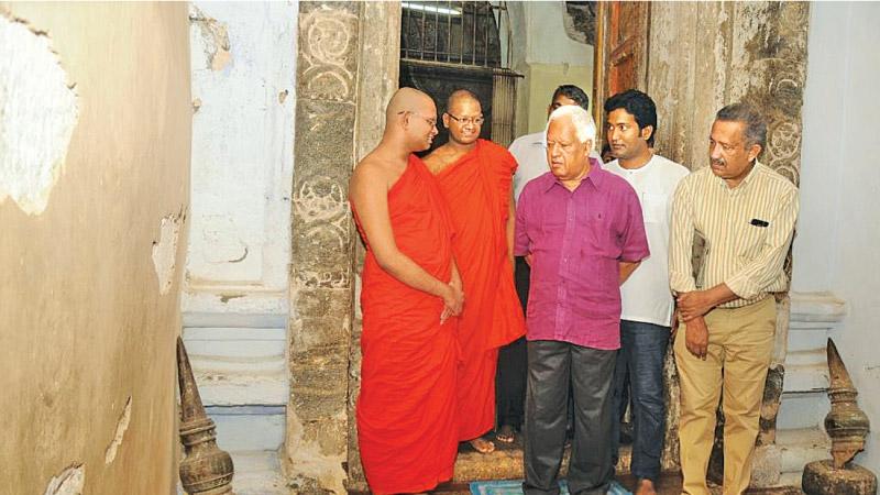 Minister Amunugama talks to the Bhikkus during his visit to Gadaladeniya
