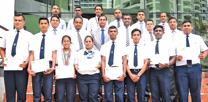 The medal winners (front row) with Chairman SLITHM, Sunil Dissanayake (center second row), DG SLITHM, Buddhika Hewawasam and faculty members.     