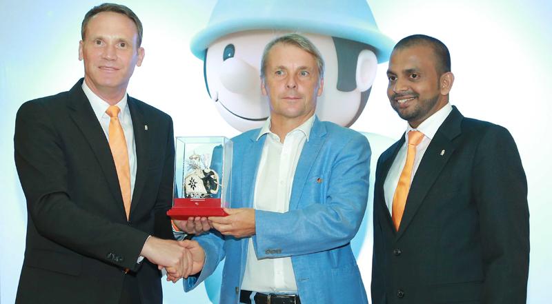 OBO Bettermann, Director of Sales and strategy for Sri Lanka, Middle-East and North Africa, Ralf Hennemann presents a token of appreciation to Ambassador Jörn Rohde while Hardi Jabir looks on.     
