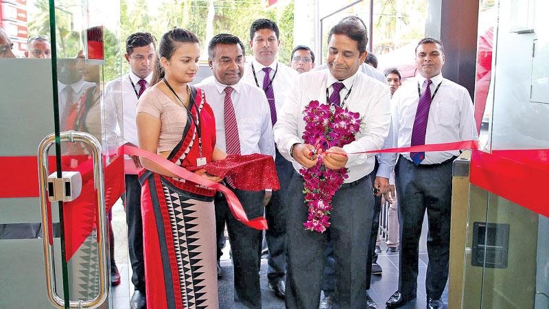 Director/CEO of Seylan Bank Kapila Ariyaratne declares open the newly established Hettipola branch whilst Deputy General Manager Branches Chitral De Silva, Branch Manager Hettipola Dushmantha Illankoon and Area Manager North West II Nalin Samaratunge looks on.    