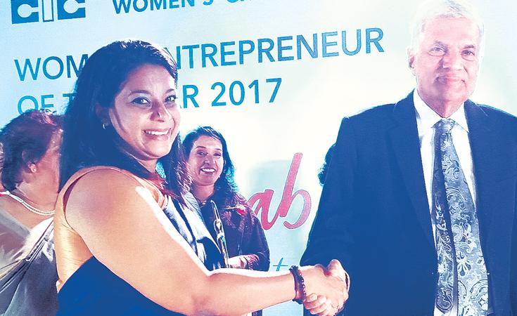Quebee Den’s Founder and CEO Rohanthi Wijewickrama receives the Gold Award for best Female Entrepreneur for small industries at the Women Entrepreneur Awards from Prime Minister Ranil Wickremesinghe.