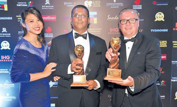 SriLankan Airlines Manager Hong Kong, Pradeep Durairaj (centre) with WTA officials after receiving the awards.   
