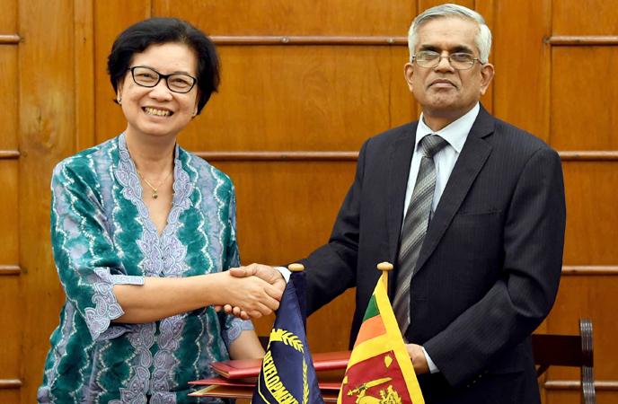 Secretary, Ministry of Finance and Mass Media, Dr. R. H. S. Samaratunga and Country Director, ADB Sri Lanka Resident Mission, Ms. Sri Widowati exchange the agreement.   