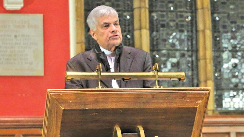 Prime Minister Ranil Wickremesinghe at the Oxford Union  (Photo Courtesy: Colombo Telegraph)