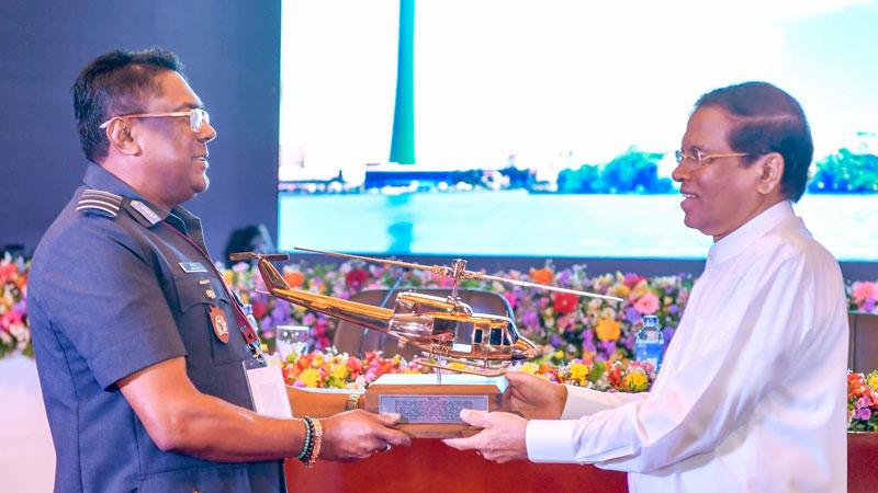 Air Force Commander, Air Marshal Kapila Jayampathy presents a memento to President Maithripala Sirisena