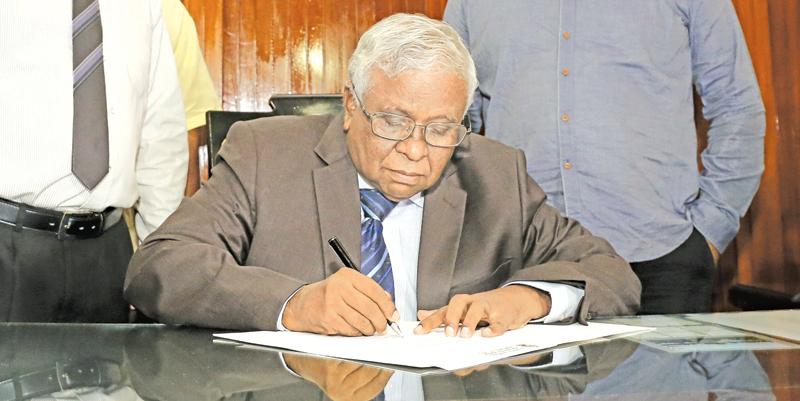 Secretary to the Prime Minister Sirisena Amarasekara assumes duties