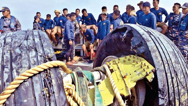 Indonesian navy divers rest after recovering the wheels of the ill-fated Lion Air flight JT 610 from the sea on Friday. (Pic: Adek Berry/AFP/Getty Images)