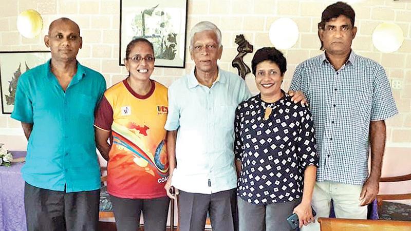 Yogananda Wijesundara with former athletes Thilaka Jinadasa, Jayamini Illeperuma, Manjula Rajakaruna and Ranjith Subasinghe at his daughter’s residence     