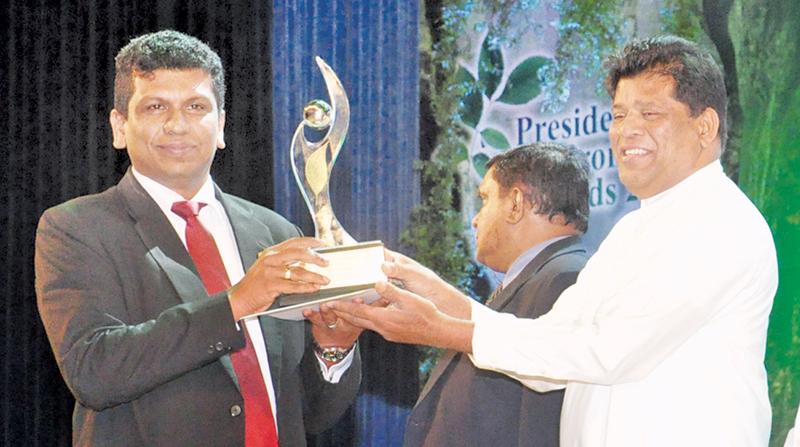 Director, Insee Ecocycle Lanka, Sanjeewa Chulakumara receives the Silver award for Solid Waste Recovery, Recycling, Disposal or Processing category.   
