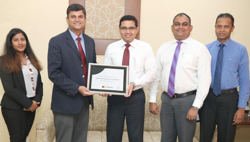 Commercial Bank Chief Operating Officer Sanath Manatunge receives the award from Mastercard Country Manager Sri Lanka and the Maldives, R. B. Santosh Kumar  in the presence of (from left) Mastercard Senior Specialist Account Management Ms Sheranga Perera, the Bank’s Deputy General Manager, Marketing, Hasrath Munasinghe and Head of Card Centre, Thusitha Suraweera.