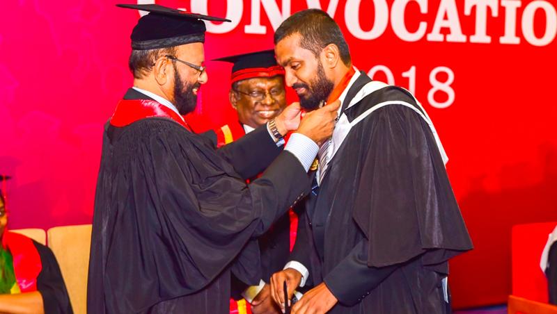 Mohammed Shafeek receives the Dr. Gamini Wickramasinghe Gold Medal   
