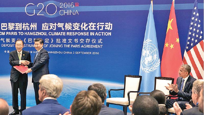 From left, Ban Ki-moon, the United Nations chief, President Xi Jinping and President Barack Obama at a 2016 ceremony formalizing China’s participation in the Paris Agreement.