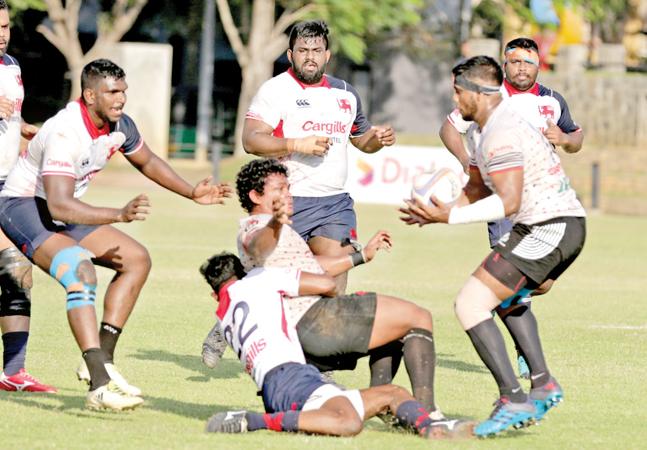 CH player Sajith Saranga collects a pass from his team mate Sudharshana Muthuthantri (Pic by Thilak Perera)