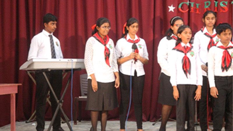 Swasthi Gobisankar – A cosmopolitan Jaffna girl (third from right)