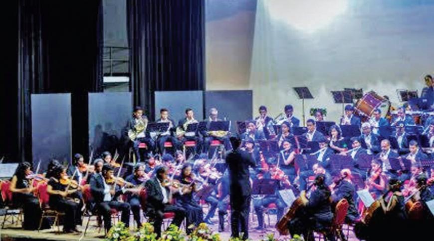 Srimal Weerasinghe conducts the Orchestra  Pic: RoarLK media