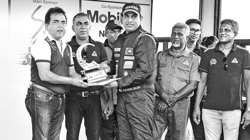 The fastest driver Asahn Silva (32.61) receiving the coveted trophy from chief guest Prabath Dahanayake Chief Marketing Officer SLT 