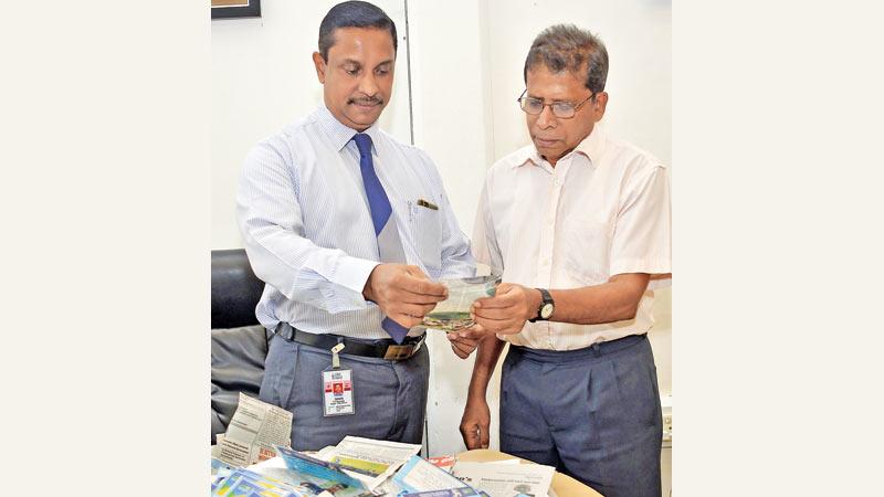 Sunday Observer Advertising  Manager Sudath Rajasinghe and Sub Editor Sunday Observer Benzie Roche selecting the readers’ coupon No.14 winners of the Observer - Mobitel School Cricketer 2019 voting contest at Lake House. Picture by Saman Mendis 