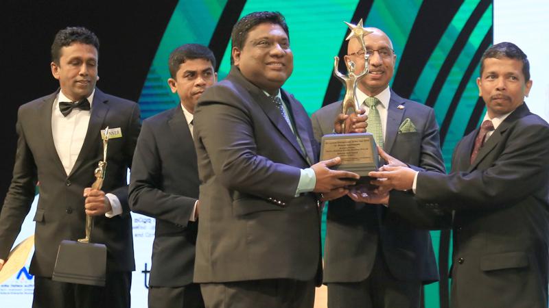 PBSS Managing Director Madura Gamanayake receives the ‘Gold Award’ in the medium category at the ‘Sri Lanka Entrepreneur of the Year 2018’  