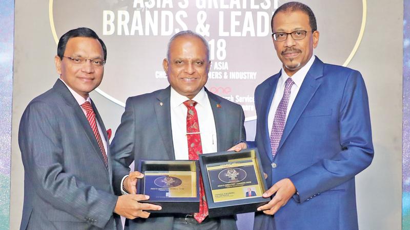 Kalhari Group of Companies Chairman and Managing Director Kaushal Rajapaksa (centre) receives the award. 
