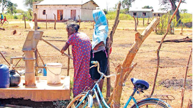 Scrabbling hard to find solutions for their water issues. Pic: UNDP Sri Lanka