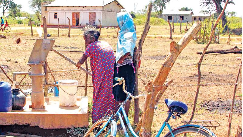 Scrabbling hard to find solutions for their water issues. Pic: UNDP Sri Lanka   