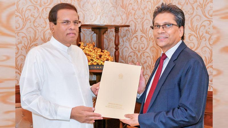 Mangala Yapa receives the letter of appointment from President Maithripala Sirisena.