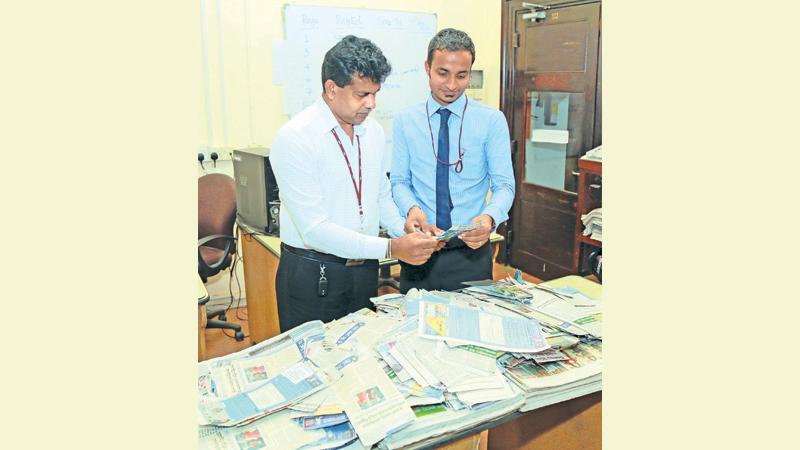 Eranga Vithana (right) Manager, ANCL Treasury and Marlon Karunaratne, Pictures Editor, picking the winners at the draw no 23 held at ANCL office. Pic: Shan Rambukwella