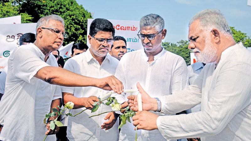  Politicians lighting candles  Pix: Ranjith Asanka   