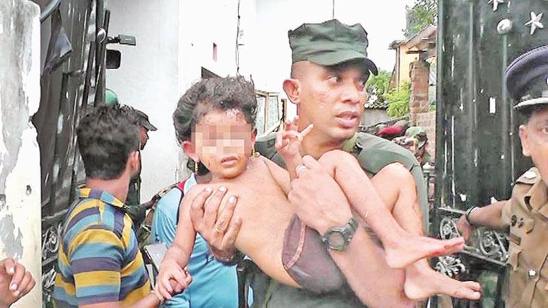 Major Sajith Sudusinghe rescues the child after the Sainthamaruthu attack