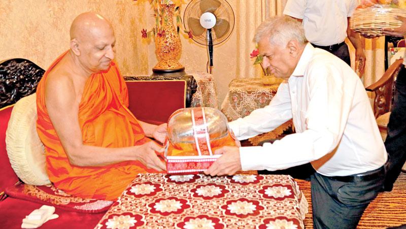Prime Minister Ranil Wickremesinghe called on Most Ven.Thibbotuwawe Sri Siddhartha Sumangala Mahanayake Thera at the Malwatu Maha Vihara, Kandy.   