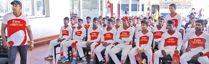 Chaminda Vaas demonstrates to the fast bowlers before taking them out for a field examination  