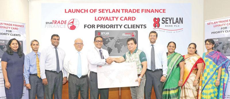 Seylan Bank PLC Director/CEO Kapila Ariyaratne exchanges the replica of the launch of Trade Loyalty Card with Lanka Ashok Leyland PLC – CEO Umesh Gautham, flanked by senior management and officers of Seylan Bank.   