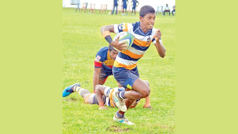 St. Peter’s College winger Ishan Fernando heads for a try in their match against Trinity College at Bambalapitiya yesterday  (Picture by Saman Mendis)