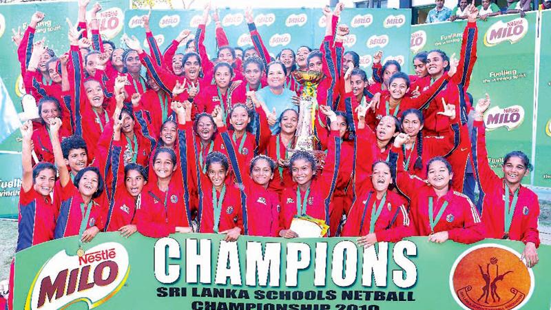 The champions from Holy Family Convent Kurunegala comprising Sethmi Danoshi, Hashini Ishara, Oshadhi Pabasara, Sawani Anupama, Uthpala Sajini, Maheesha Prabashwari, Senudi Maheli, Kithmi Wickramanayake, Sanduni Nidhadhi Rishini Sewwandi, Hiruni Heshani, Manoda Ranasinghe, Taniya Kumari, Nathasha Gethanjali, Senanthi de Silva, Chalani Neesha, Chamodhi Wedagedara, Pavithara Kariyawasm, Binushi, Balasooriya, Nithara Dewmini and Thadisha with the trophy