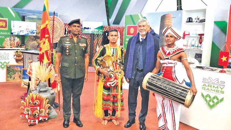 Army Commander Mahesh Senanayake and Sri Lanka’s Ambassador to Russia Dr. Dayan Jayatilleka with members of the Army dance troupe