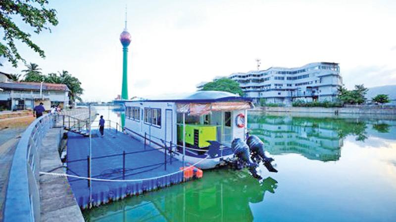 Passenger boat service in Beira Lake