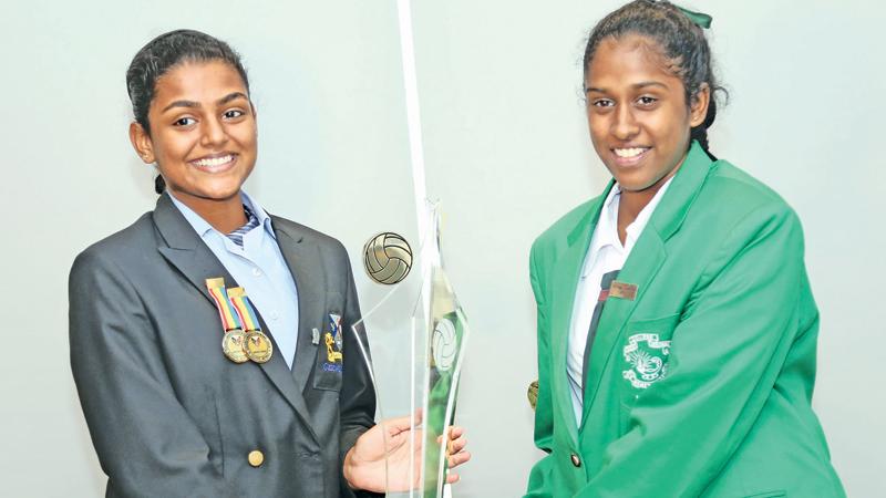 Rithu Munasinghe Gateway College skipper and Musaeus College captain Tania Bollegala with the Marie Musaeus-Rohini Alles Challenge Trophy. Pic: Rukmal Gamage