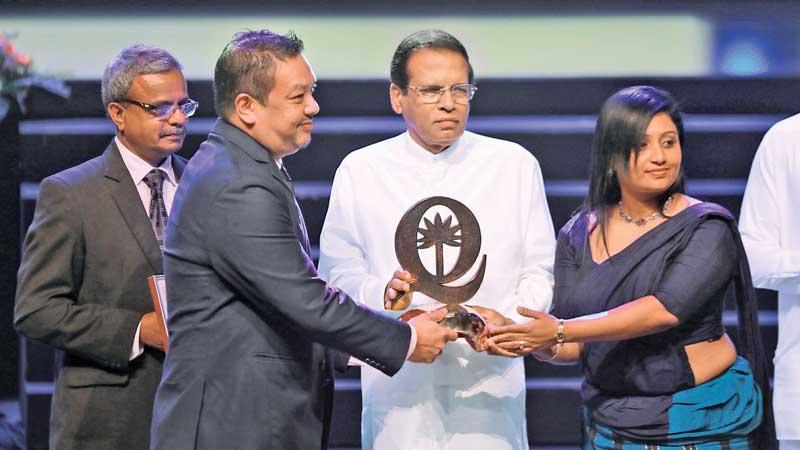 CBL officials receive the award from President Maithripala Sirisena.