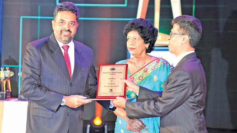  Co-Founder and Managing Director, Sysco Labs, Sri Lanka, Shanil Fernando, receives the Merit Certificate in the ICT Sector of the Sectoral Awards category at the Presidential Export Awards.  