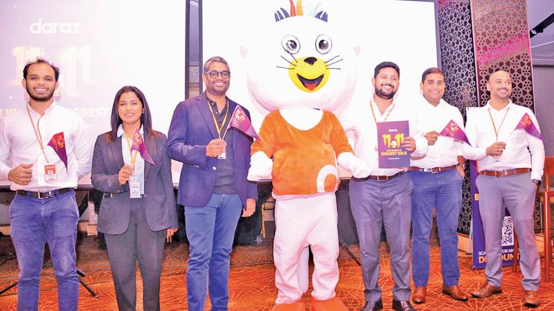 From left: Dharshika Attanayake – Chief Operations Officer of Daraz, Muditha Thebuwane – Chief Commercial Officer of Daraz, Rakhil Fernando – Managing Director of Daraz, Heshan Perera – Head of Marketing of Daraz, Pemal Panditha – National Account Manager, Unilever Sri Lanka Limited, Dulika Jayamanne, Head of Partnership of Daraz.